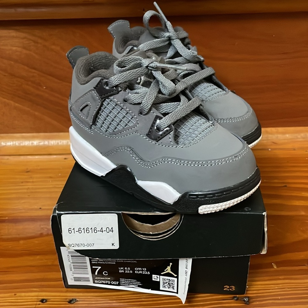 Retro Jordan 4, Gray, Size 7 - Picture 2 of 6